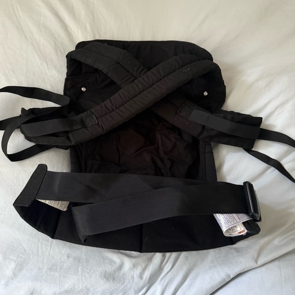 Momcozy Black Baby - Ergonomic Front Carry - Picture 4 of 6